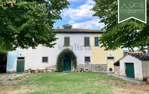 casa indipendente in vendita a Cortona
