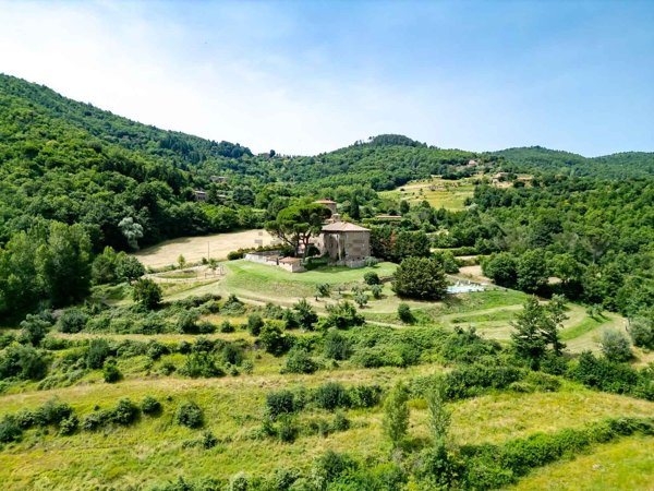 casa indipendente in vendita a Cortona