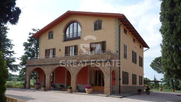 casa indipendente in vendita a Cortona