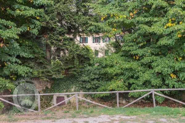 casa indipendente in vendita a Cortona