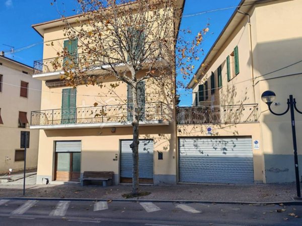 casa indipendente in vendita a Cortona in zona Camucia