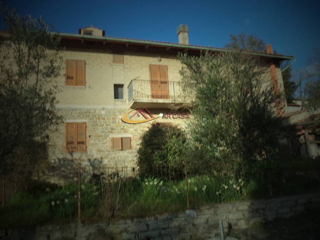 casa indipendente in vendita a Cortona in zona Camucia