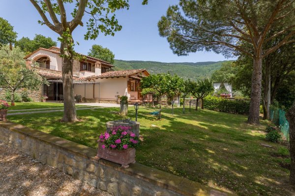 casale in vendita a Cortona in zona Casale
