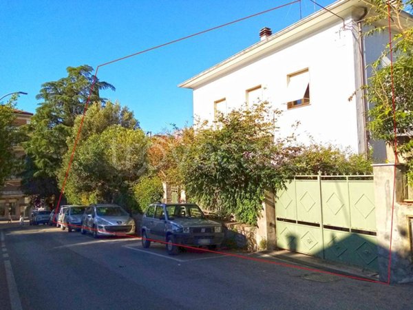 casa indipendente in vendita a Cortona in zona Camucia