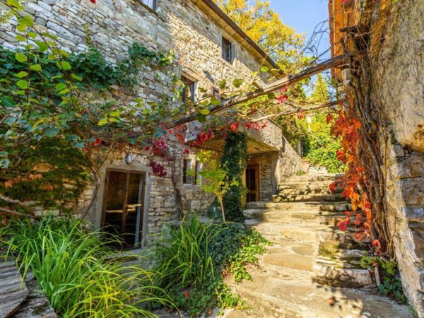 casa indipendente in vendita a Cortona in zona Casale
