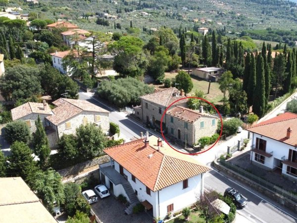 casa indipendente in vendita a Cortona in zona Camucia