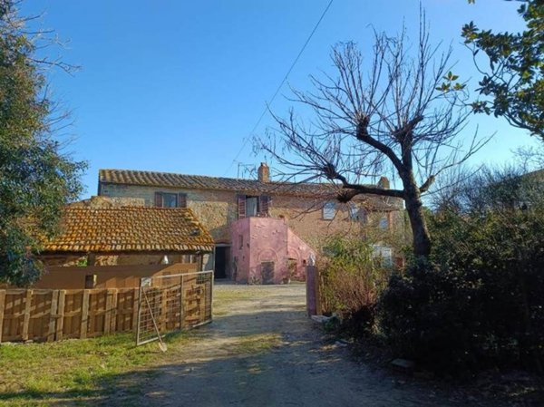 casa indipendente in vendita a Cortona in zona Ossaia