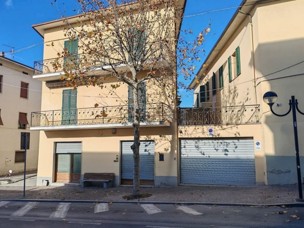 casa indipendente in vendita a Cortona in zona Camucia
