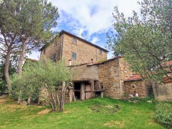 pentavano in vendita a Cortona in zona Portole