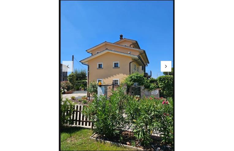 casa indipendente in vendita a Cortona in zona Camucia