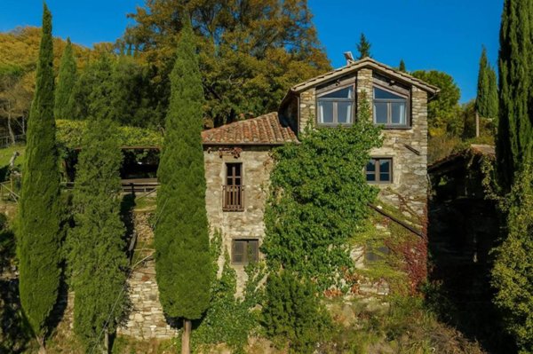 casa indipendente in vendita a Cortona in zona Pierle