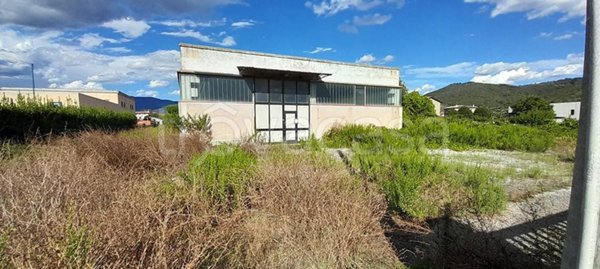 locale commerciale in vendita a Cortona in zona Ossaia