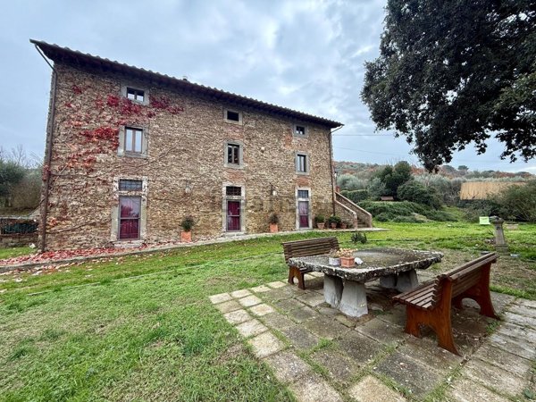 casa indipendente in vendita a Cortona