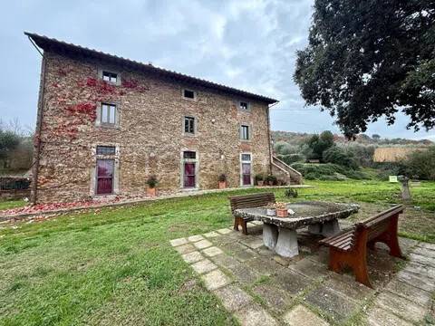 casa indipendente in vendita a Cortona