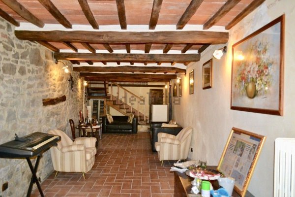 casa semindipendente in vendita a Cortona