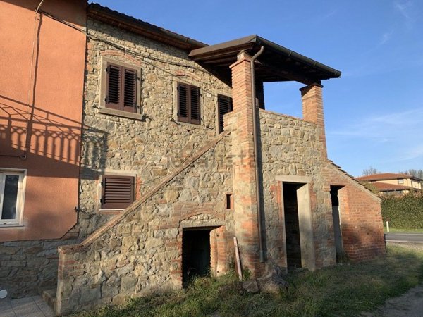 casa indipendente in vendita a Cortona in zona Camucia
