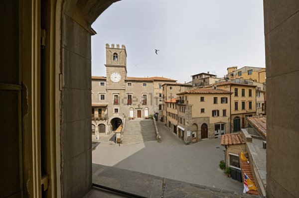 casa indipendente in vendita a Cortona