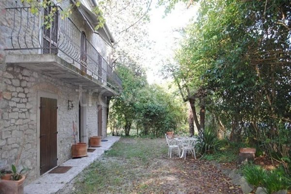 casa indipendente in vendita a Cortona in zona Camucia