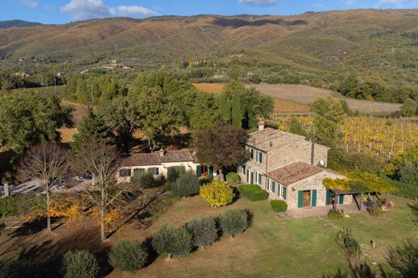 casale in vendita a Cortona in zona Montanare
