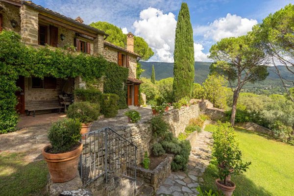 casa indipendente in vendita a Cortona in zona Terontola