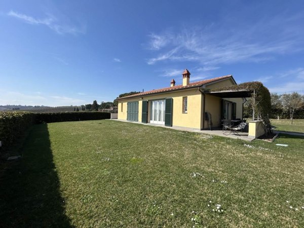 casa indipendente in vendita a Cortona