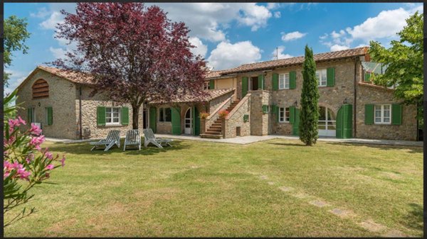 casa indipendente in vendita a Cortona