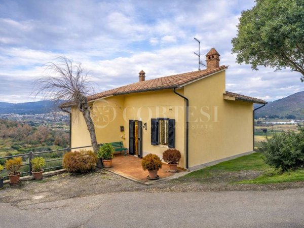 casa indipendente in vendita a Cortona in zona Montecchio