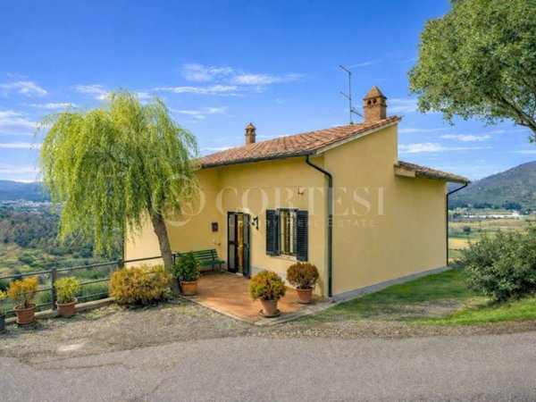 casa indipendente in vendita a Cortona in zona Montecchio