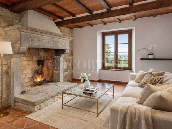 casa indipendente in vendita a Cortona