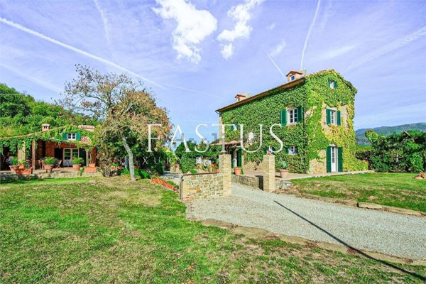 casa indipendente in vendita a Cortona