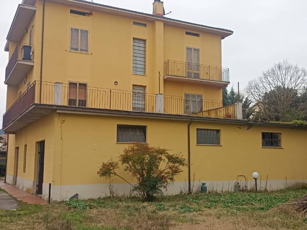 casa indipendente in vendita a Cortona in zona Terontola