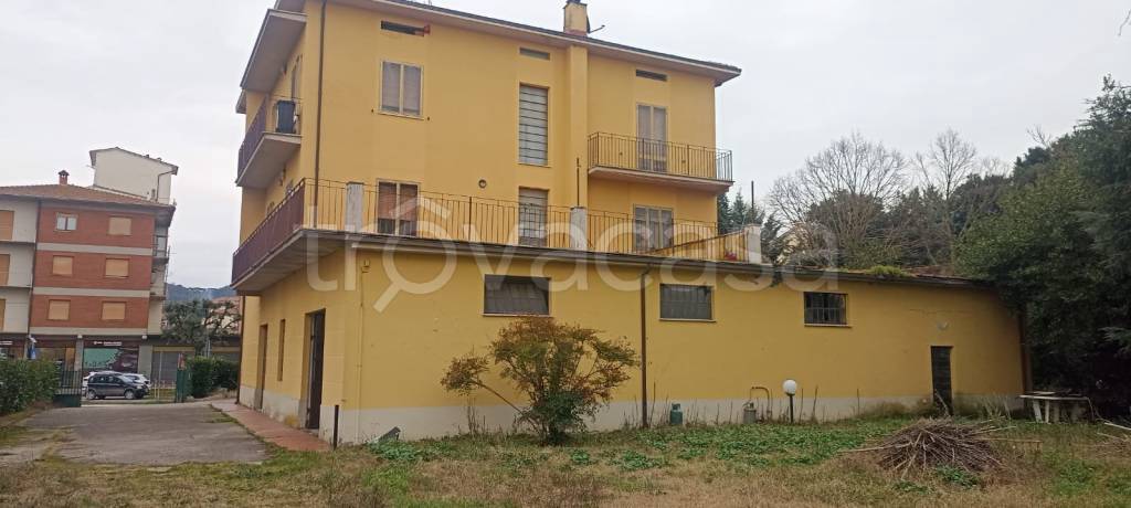 casa indipendente in vendita a Cortona in zona Terontola