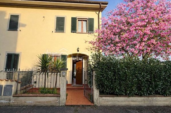 casa indipendente in vendita a Cortona