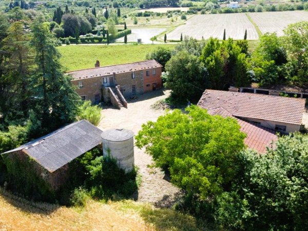 casa indipendente in vendita a Cortona in zona Ossaia