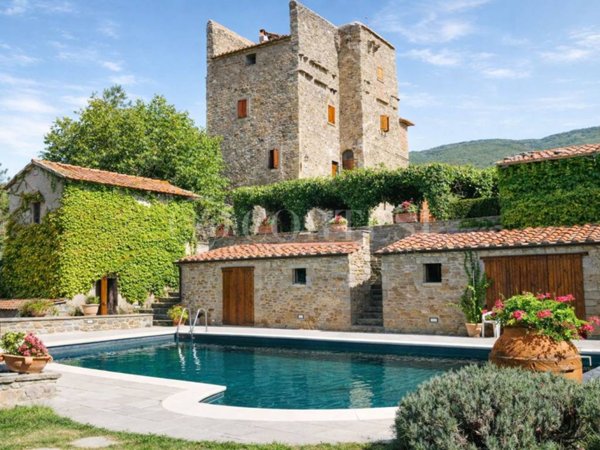 casa indipendente in vendita a Cortona