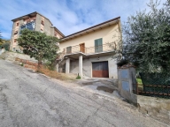 casa indipendente in vendita a Cortona in zona Camucia