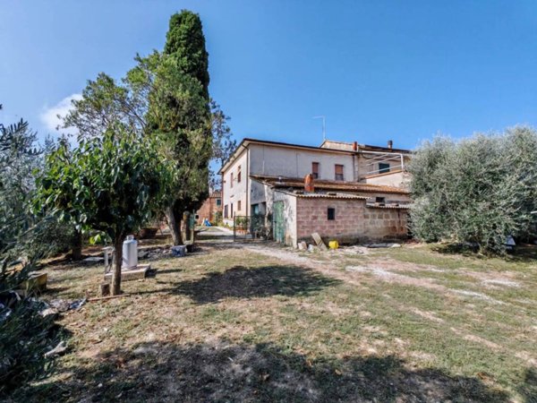 casa indipendente in vendita a Cortona in zona Farneta