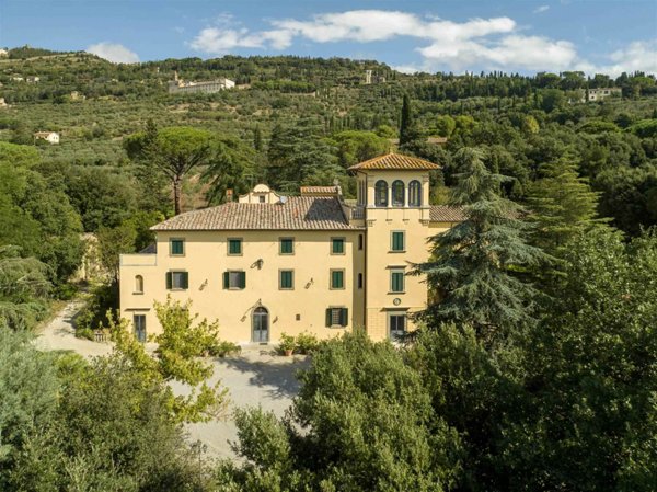 casa indipendente in vendita a Cortona