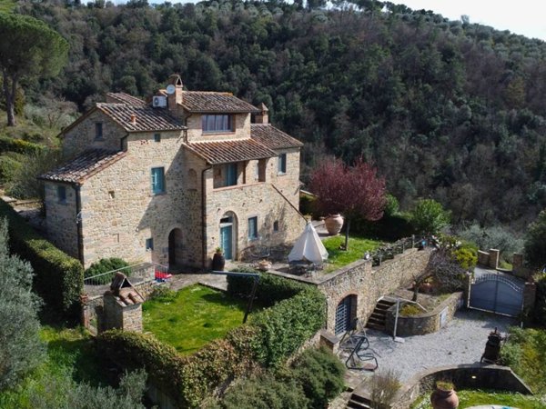 casa indipendente in vendita a Cortona in zona Ossaia