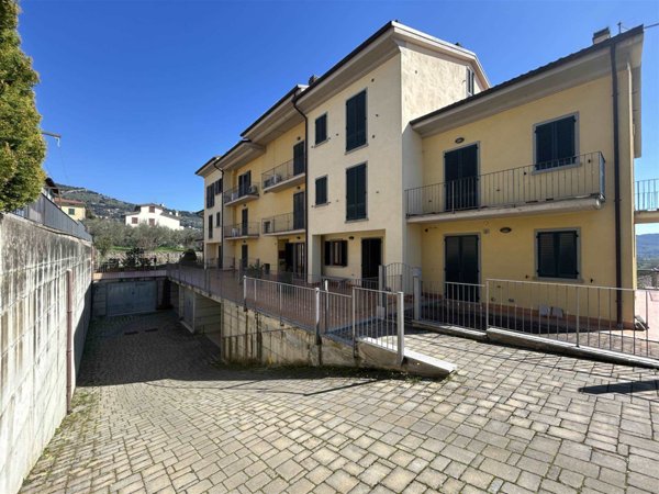 appartamento in vendita a Cortona in zona Camucia