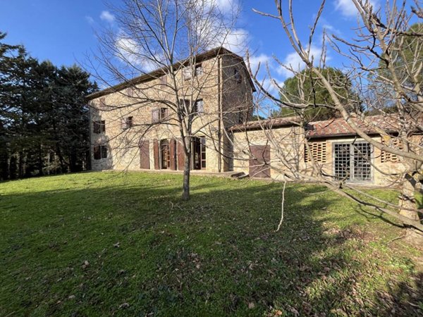 casa indipendente in vendita a Cortona in zona Mercatale