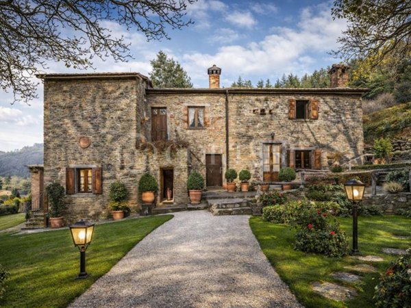 casa indipendente in vendita a Cortona