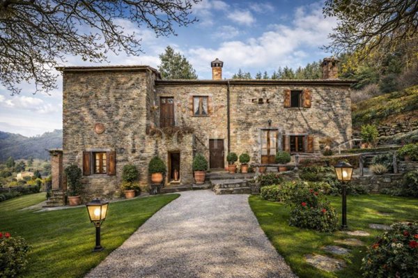 casa indipendente in vendita a Cortona
