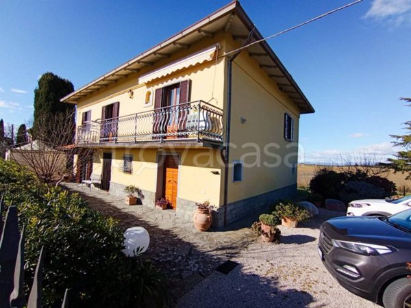 casa indipendente in vendita a Cortona in zona Farneta