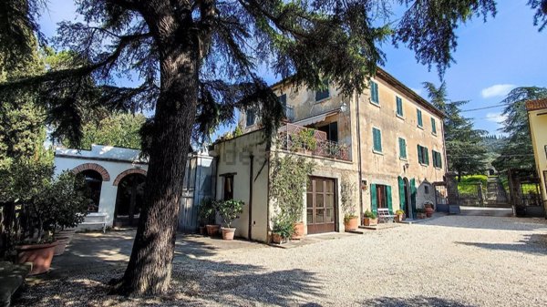 casa indipendente in vendita a Cortona