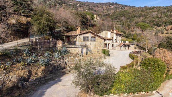 casa indipendente in vendita a Cortona in zona Casale