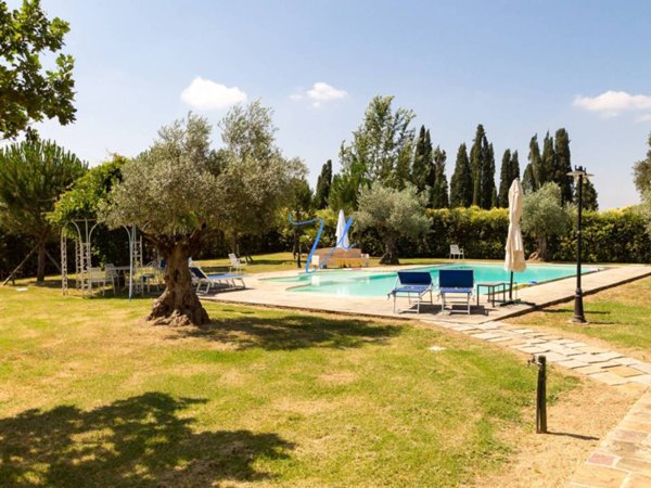 casa indipendente in vendita a Cortona