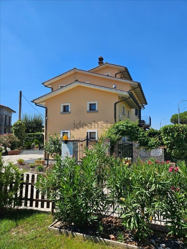 casa indipendente in vendita a Cortona in zona Monsigliolo