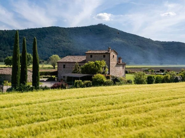 casa indipendente in vendita a Cortona