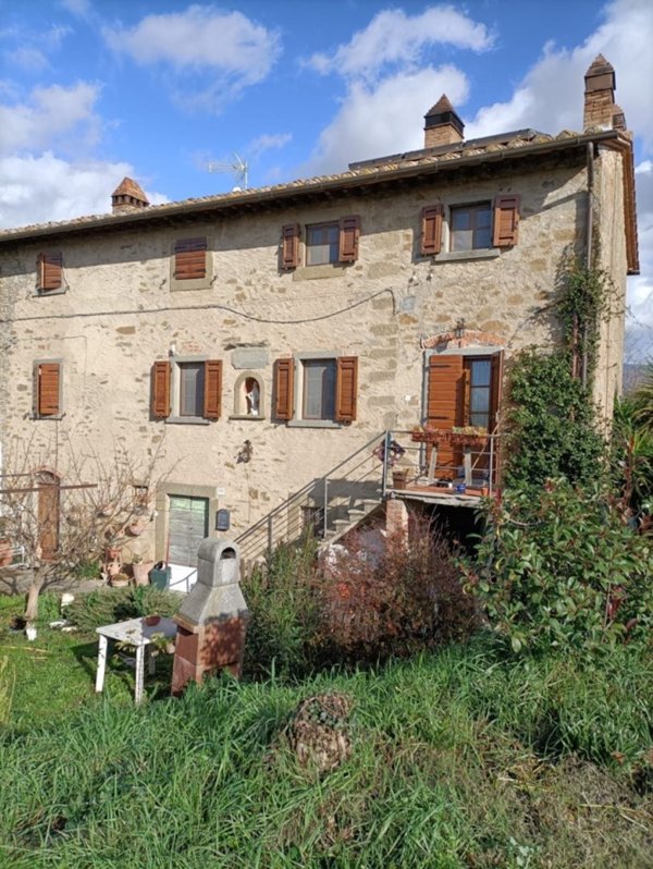 casa indipendente in vendita a Cortona in zona Ossaia